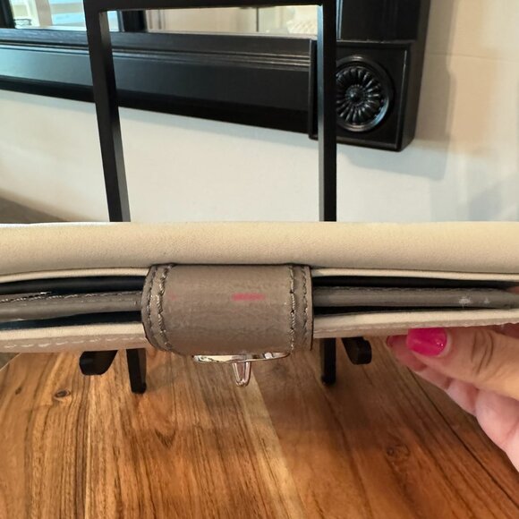 Coach White Leather Turnlock Wallet — Bi-Fold w/ Silver Turnlock - Picture 3 of 10